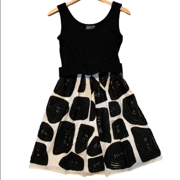 MUSE Black & White Swirl Belted Dress Sz 4 - Picture 9 of 12